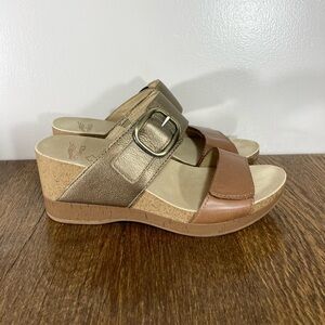 New Dansko Shannon Leather Wedge Sandal Women's Size 7.5-8 Gold/Tan